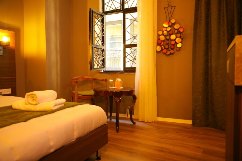 Grand Rue Hotel