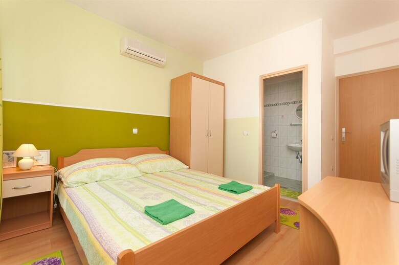 Apartment And Rooms Mirjana