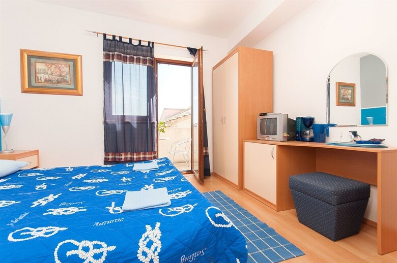 Apartment And Rooms Mirjana