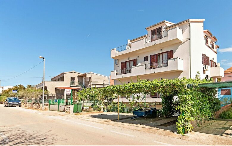 Apartment And Rooms Mirjana