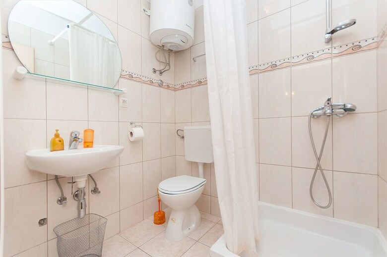 Apartment And Rooms Mirjana