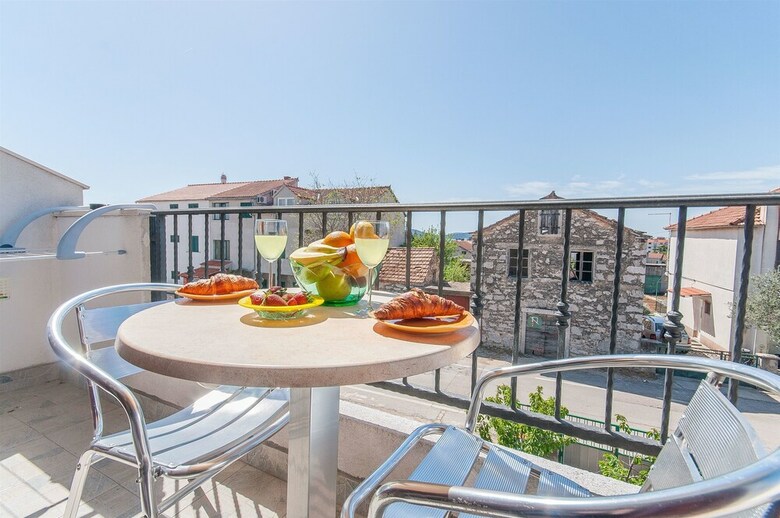 Apartment And Rooms Mirjana