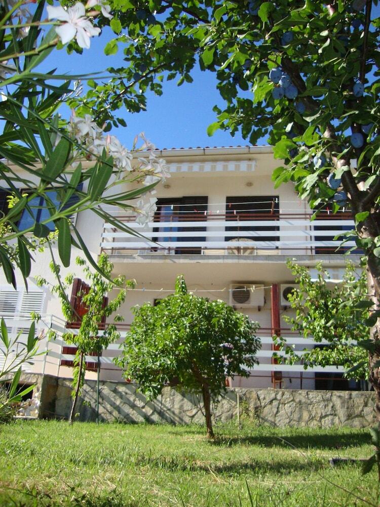 Apartments Gorast