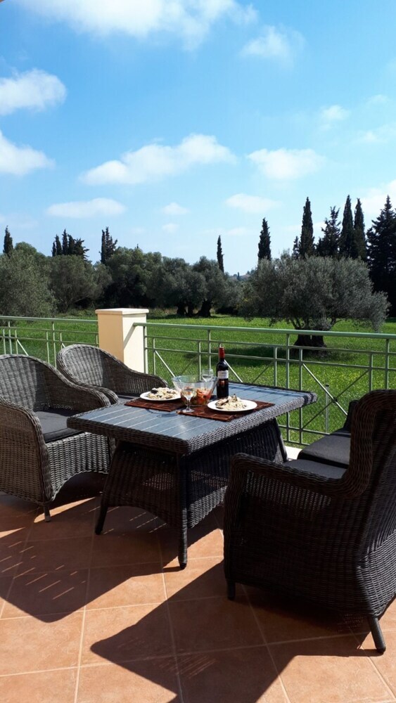 Villa Elaionas 1