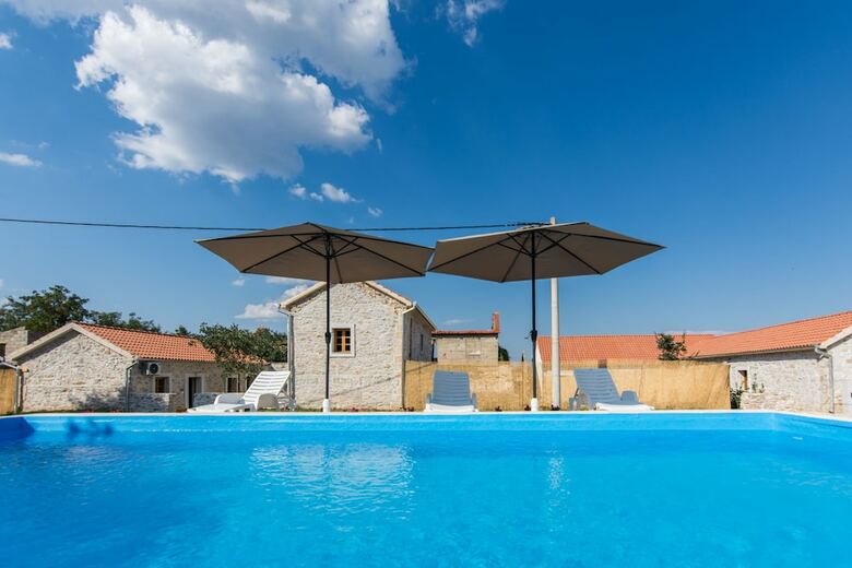 House Mirta 2