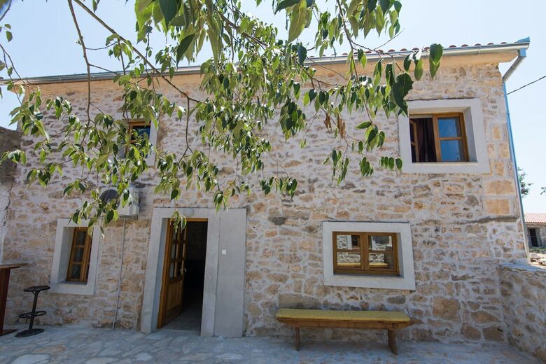 House Mirta 2