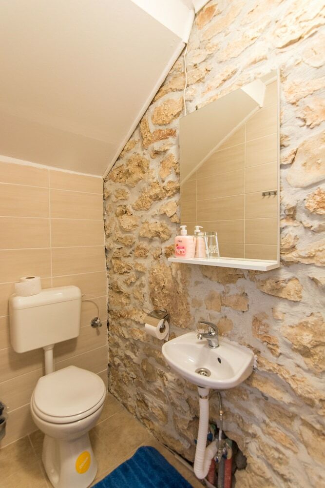 House Mirta 2