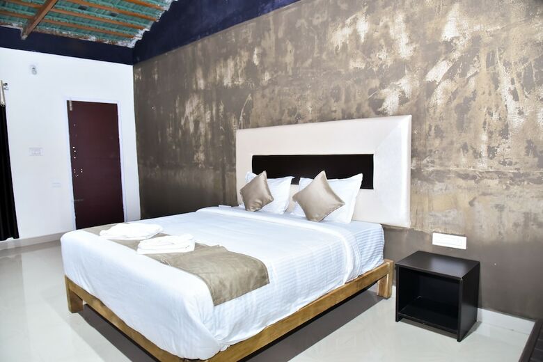 Hotel Hoysala Resort
