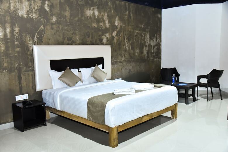 Hotel Hoysala Resort