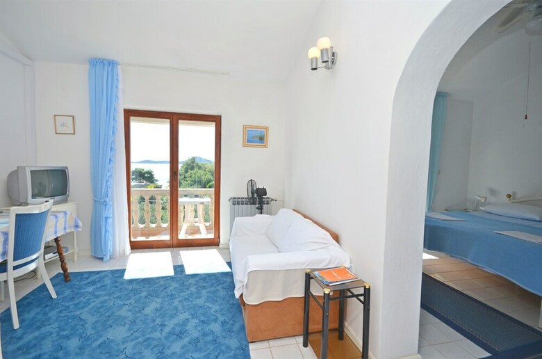 Apartments And Rooms On The Beach