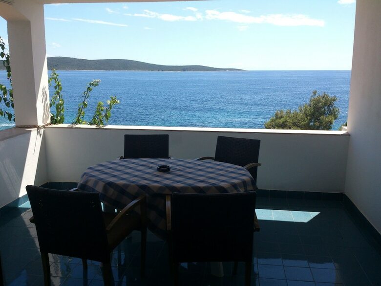 Apartments Jakov
