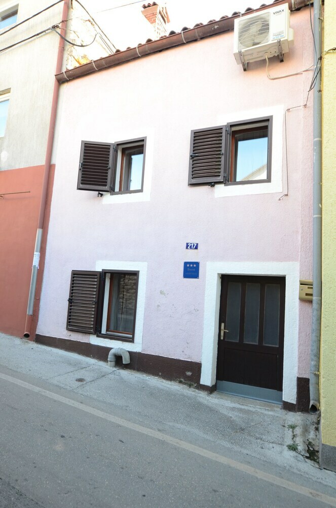 House Nevenka