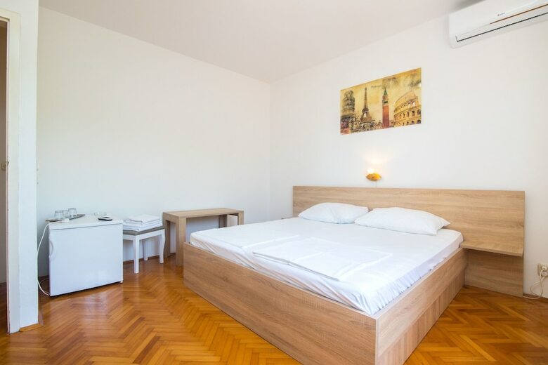 Apartment And Rooms Amenka