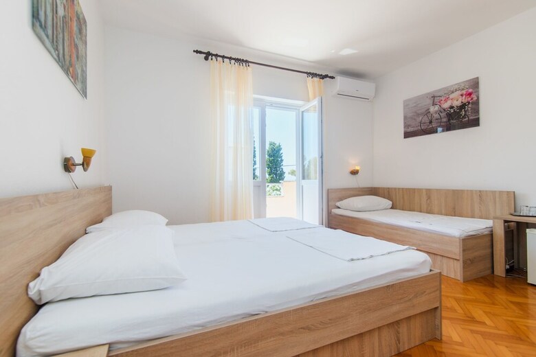 Apartment And Rooms Amenka