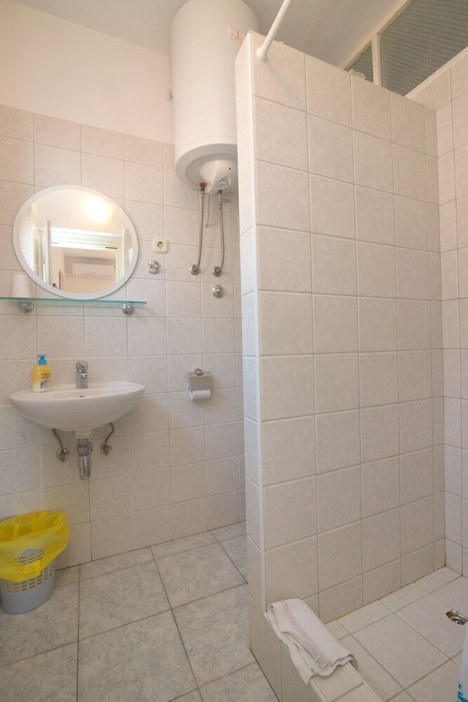 Apartment And Rooms Amenka