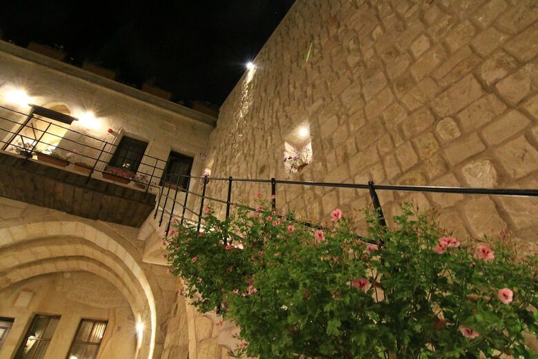 Hotel Tafana Cave & Stone Lodge
