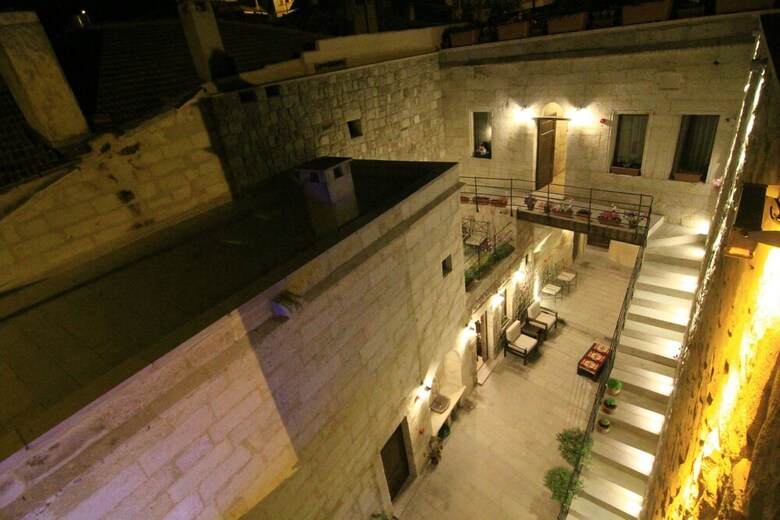 Hotel Tafana Cave & Stone Lodge
