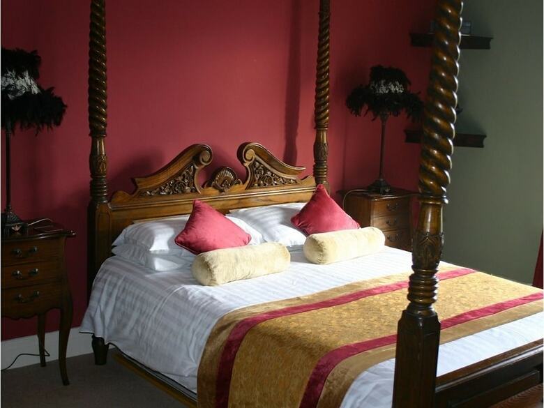 Tennant Arms Hotel