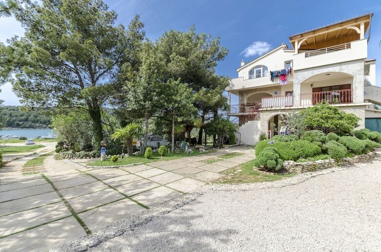 Apartments Davor