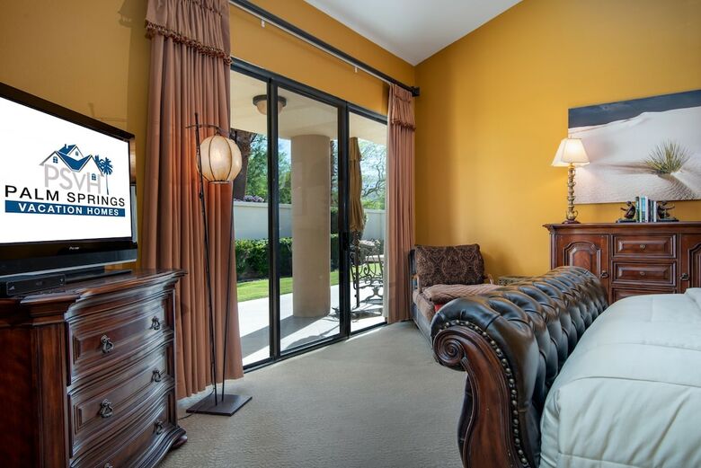 Alcatraz Pga West Stadium Three-bedroom Condo