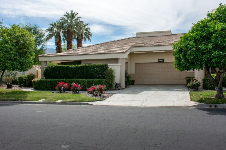 Alcatraz Pga West Stadium Three-bedroom Condo