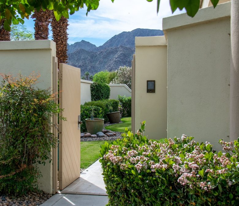 Alcatraz Pga West Stadium Three-bedroom Condo