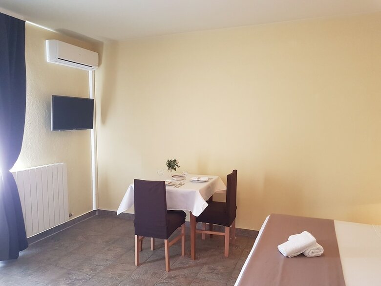 Apartments And Rooms Slavica