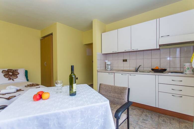 Apartments And Rooms Slavica