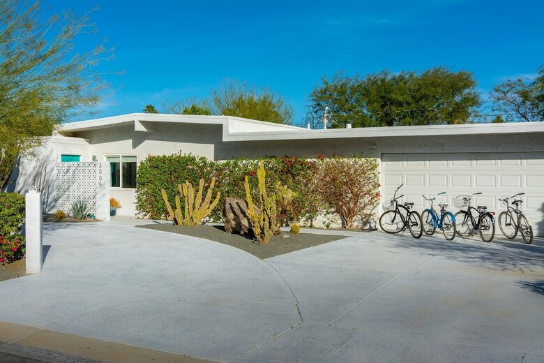 Ps Modern Pool Jewel Three Bedroom House