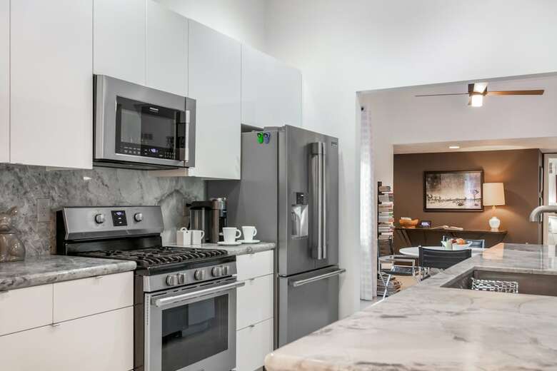 Ps Modern Pool Jewel Three Bedroom House