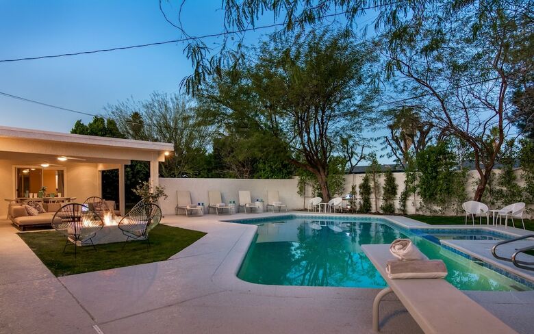 Ps Modern Pool Jewel Three Bedroom House