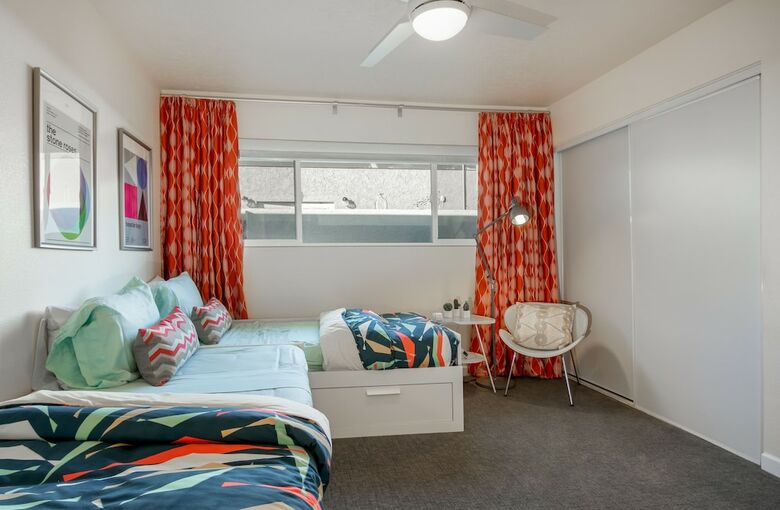 Ps Modern Pool Jewel Three Bedroom House