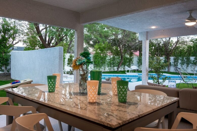 Ps Modern Pool Jewel Three Bedroom House