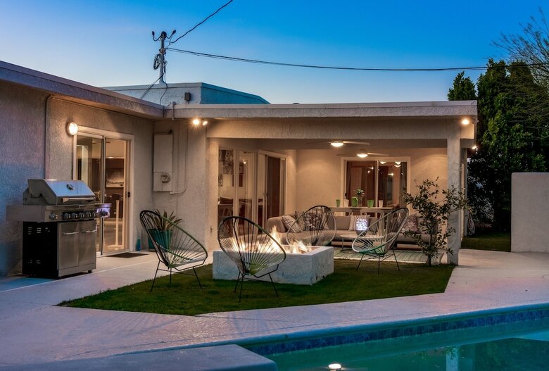 Ps Modern Pool Jewel Three Bedroom House
