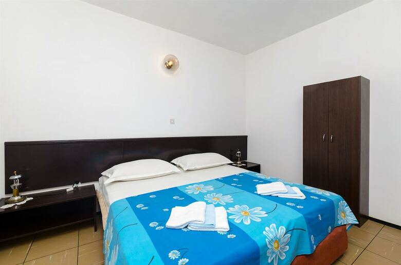 Apartments Hrvati?