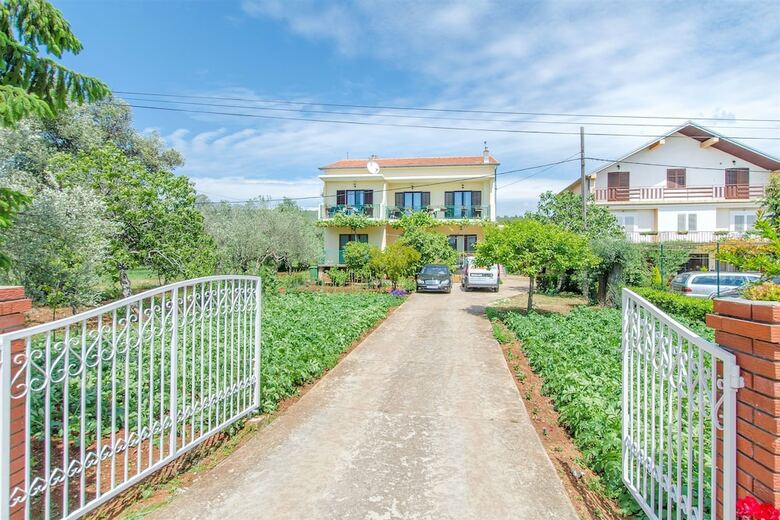 Apartments And Room Kasijan