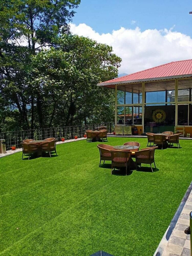 Hotel Vatika Himalayan Resort