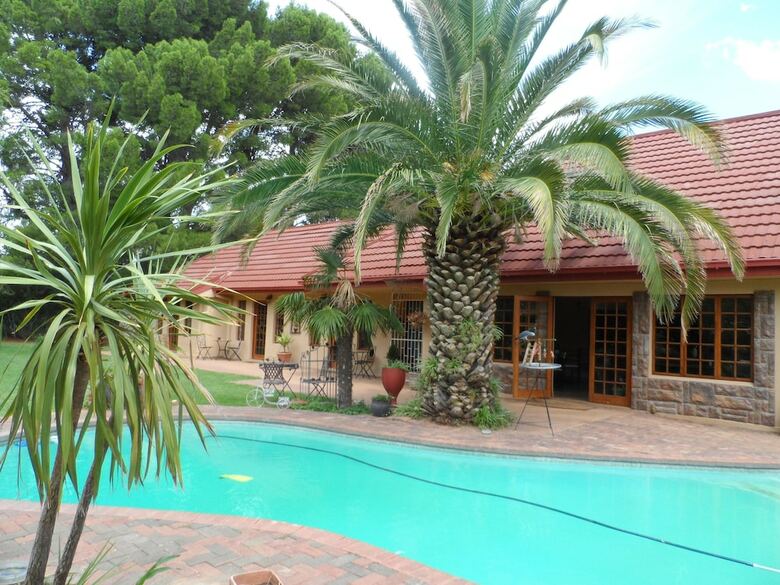 Hotel A Cherry Lane Self Catering And B&B