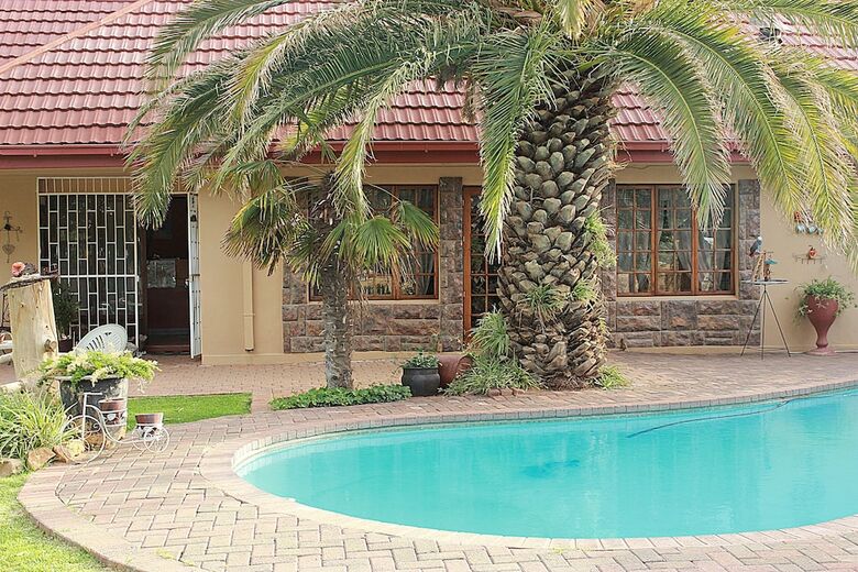 Hotel A Cherry Lane Self Catering And B&B