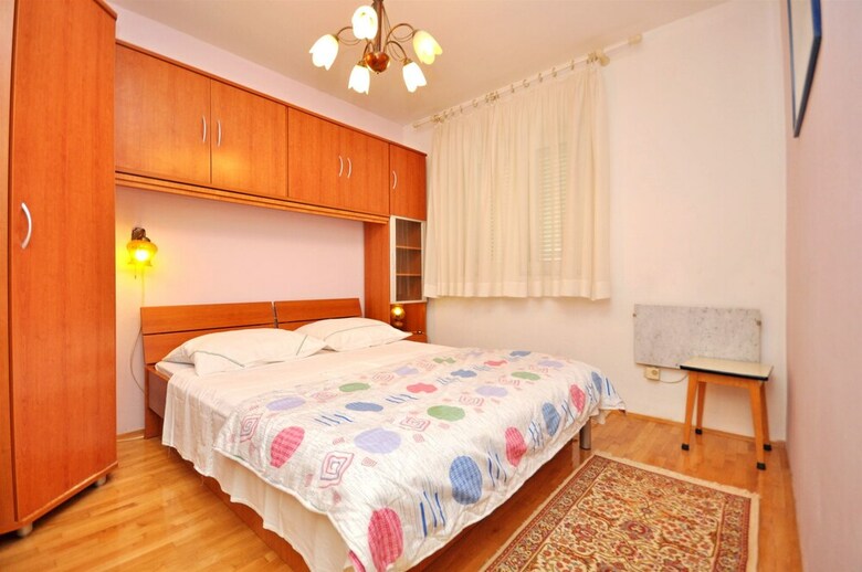 Apartments Mladen