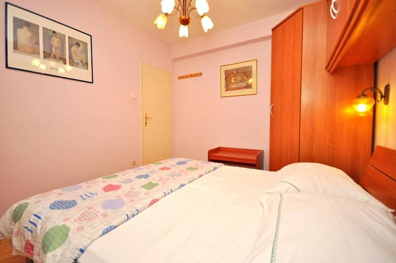 Apartments Mladen
