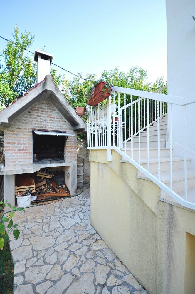 Apartments Mladen