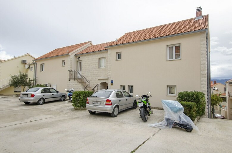 Apartments Karlo
