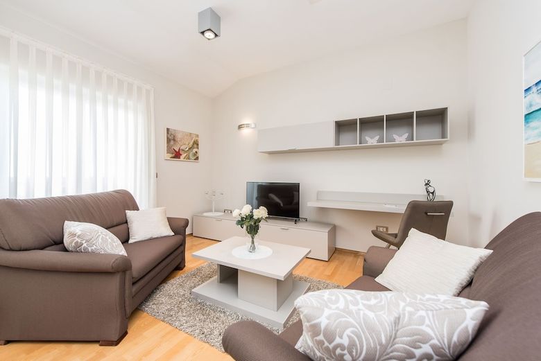 Apartments Dyana