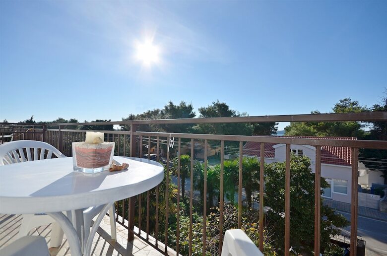 Apartments And Rooms Meri