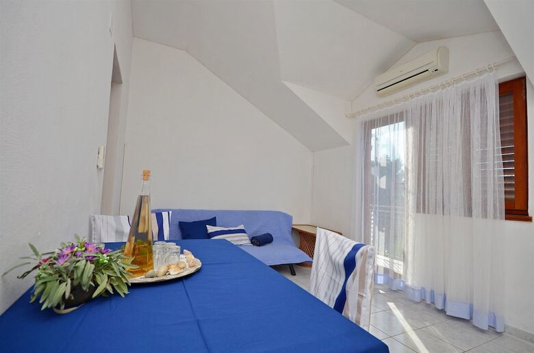 Apartments And Rooms Meri