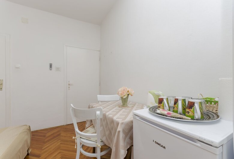 Apartments And Rooms Meri
