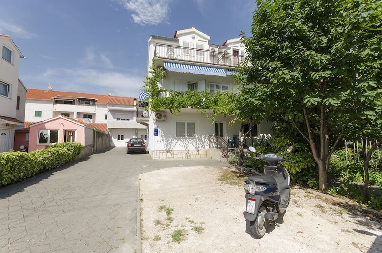Apartments And Rooms Meri