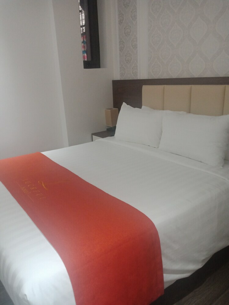 Luckful Hotel