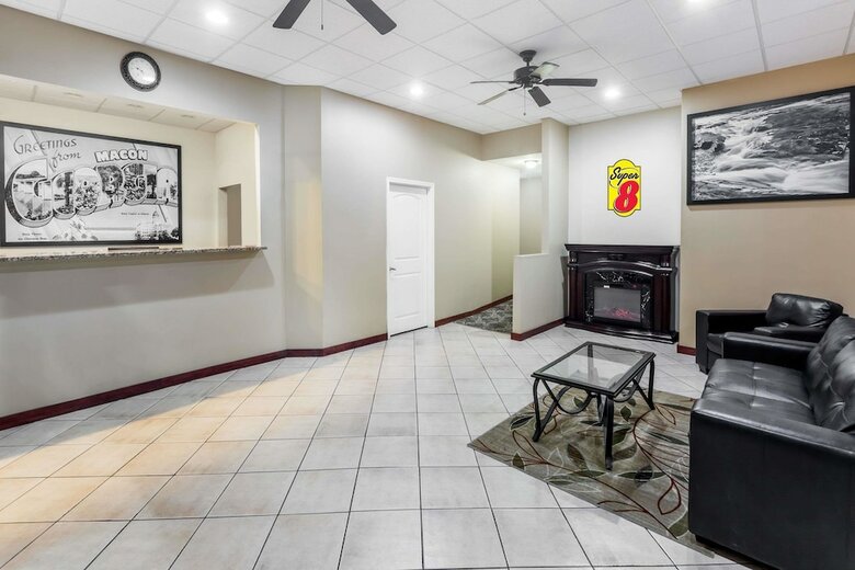 Hotel Super 8 By Wyndham Macon West